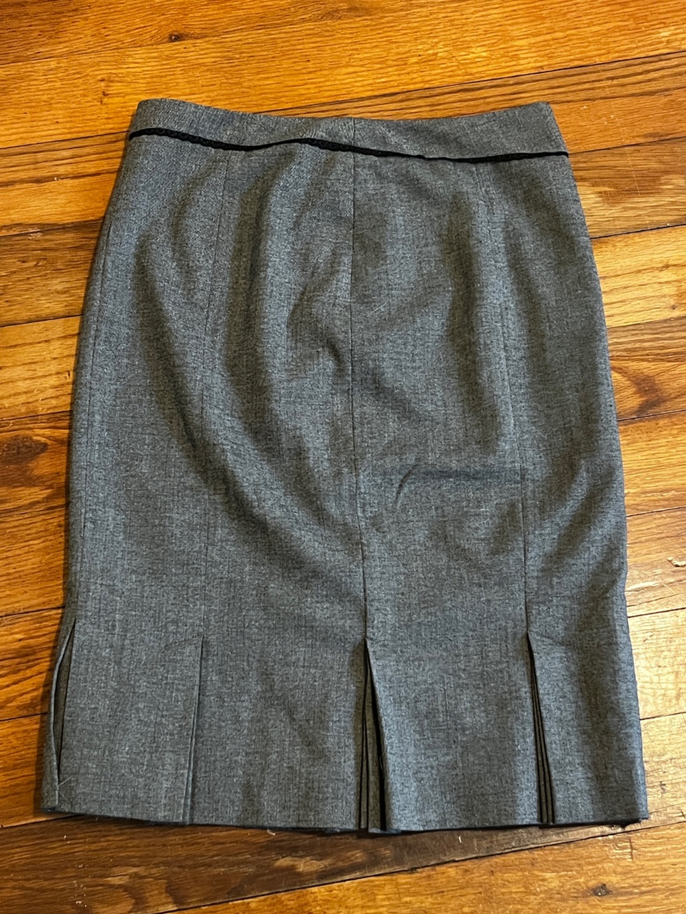 Apostrophe Stretch Gray Pencil Skirt Size 4 Black Piping Career Workwear